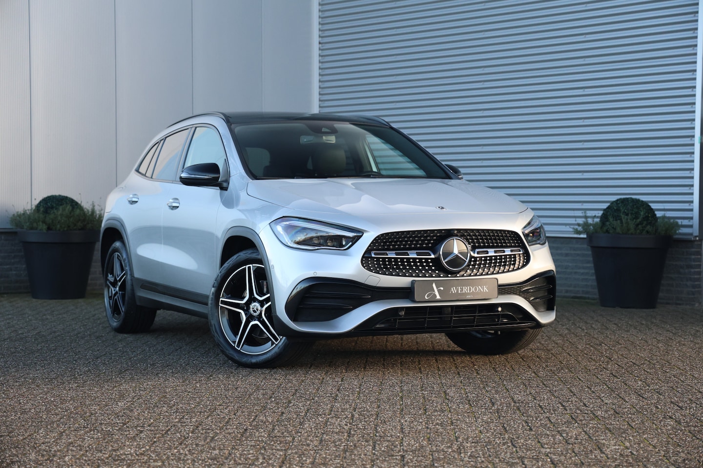 Mercedes-Benz GLA-Klasse - 250 e Business AMG Night 218pk NAP|Pano|Memory|Keyless|Sfeer|Camera - AutoWereld.nl