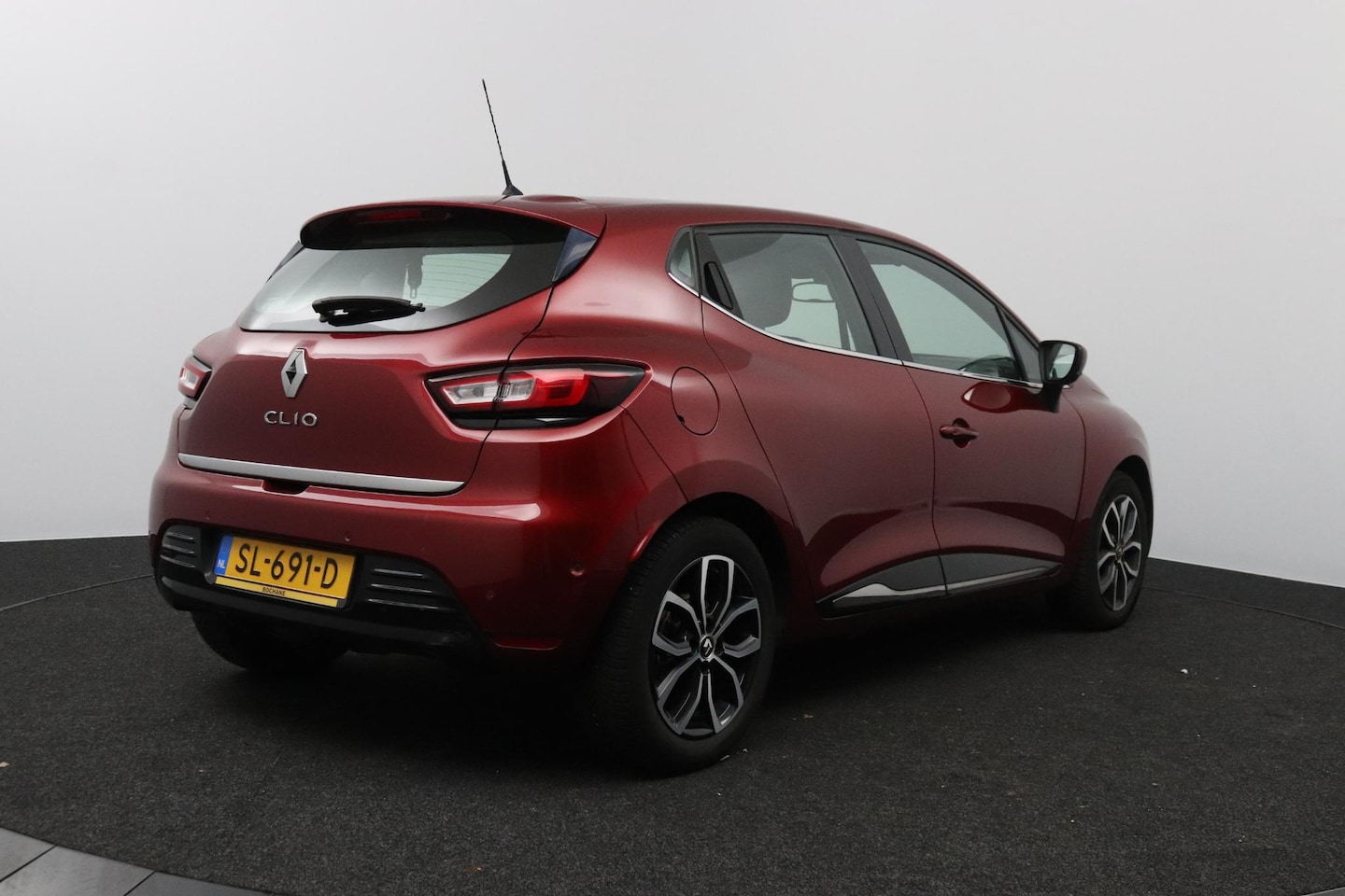 Renault Clio - TCe 120 EDC Intens | Automaat | 1e Eigenaar | Dealer Onderhouden | - AutoWereld.nl