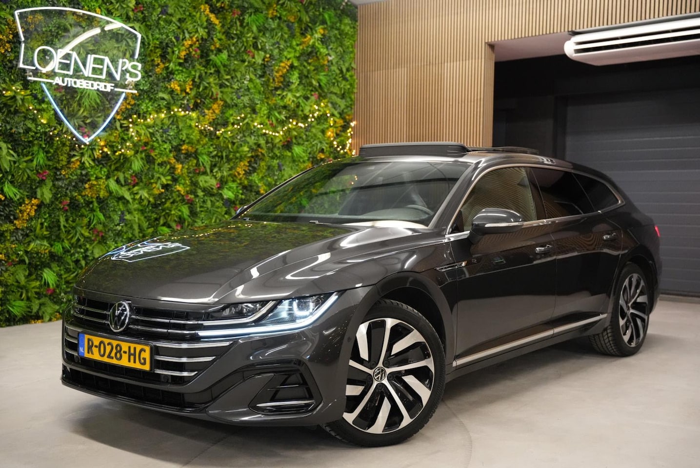 Volkswagen Arteon Shooting Brake - 1.4 TSI eHybrid R-Line / Pano / IQ LED / Cam / CarPlay - AutoWereld.nl