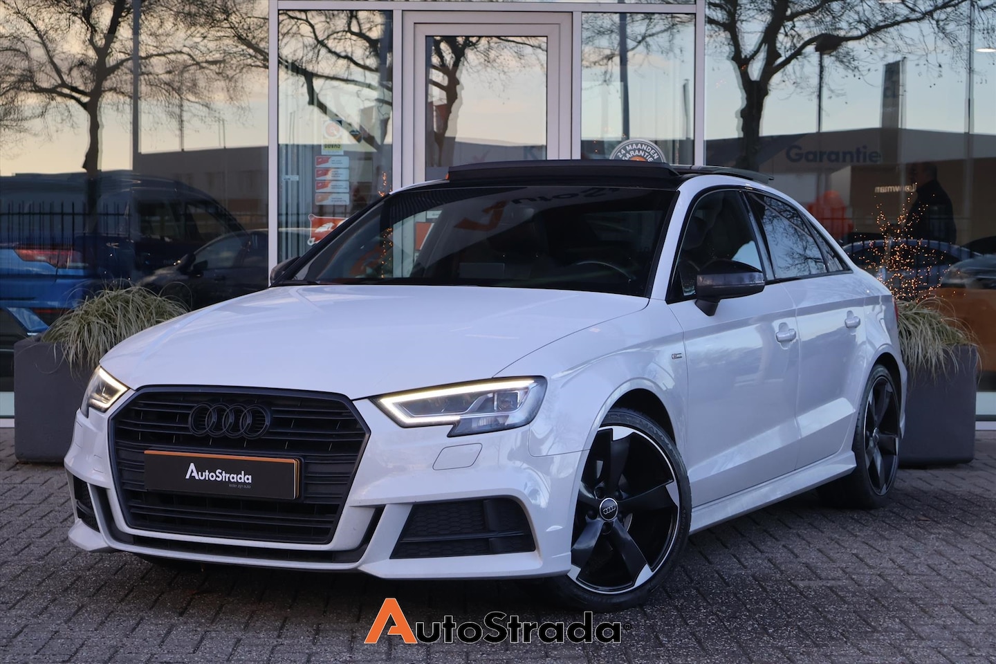 Audi A3 Limousine - 1.4 S-Line | Cruise | Climate | Stoelverwarming | Virtual | Carplay | Navi | Panoramadak - AutoWereld.nl