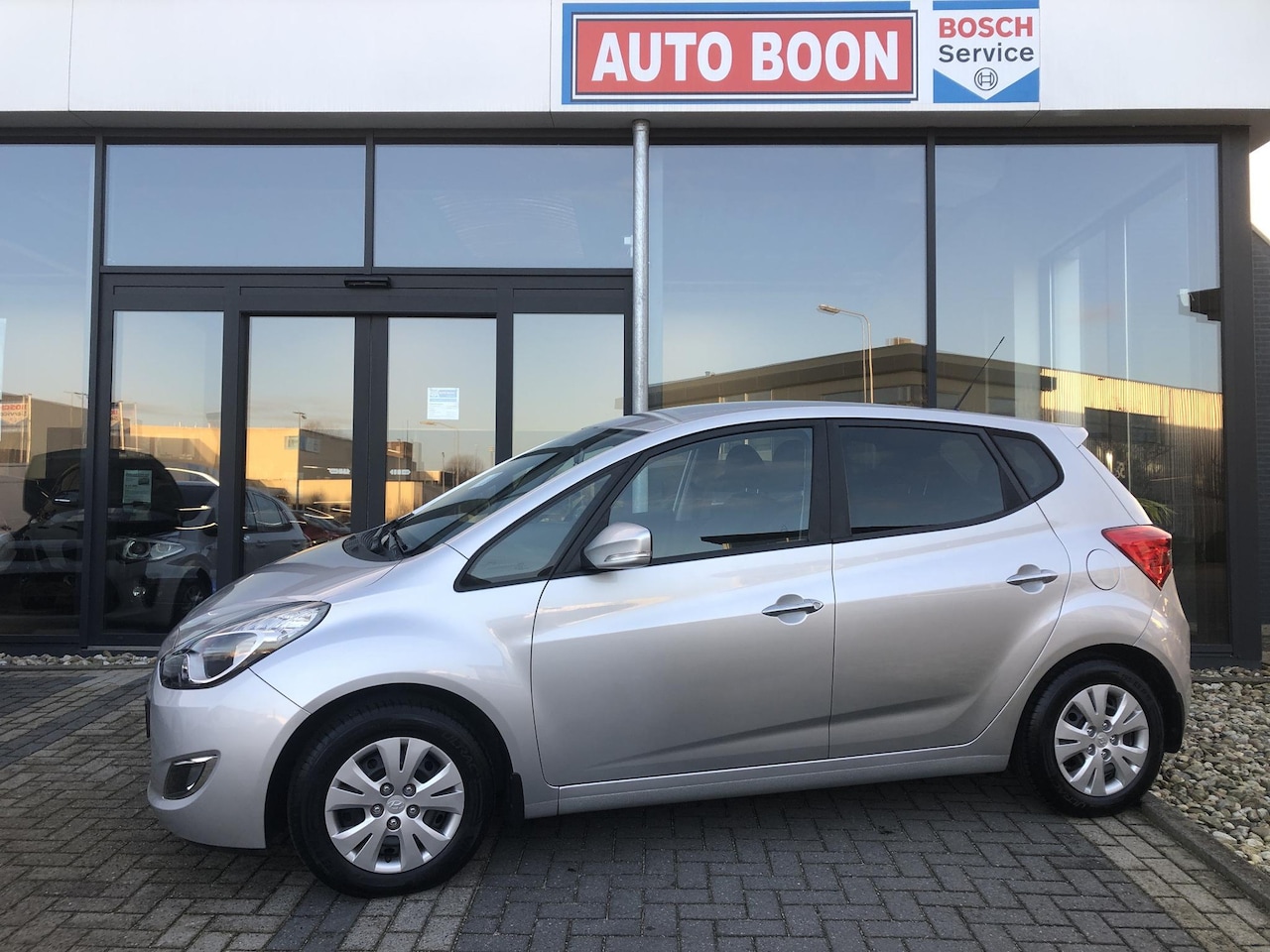 Hyundai ix20 - 1.6i 125PK AUTOMAAT: NAVI/UNIEKE KMSTAND /P-CAM/MEDIA/LMV/TREKH./P-GLAS. NL AUTO/KM=NAP - AutoWereld.nl