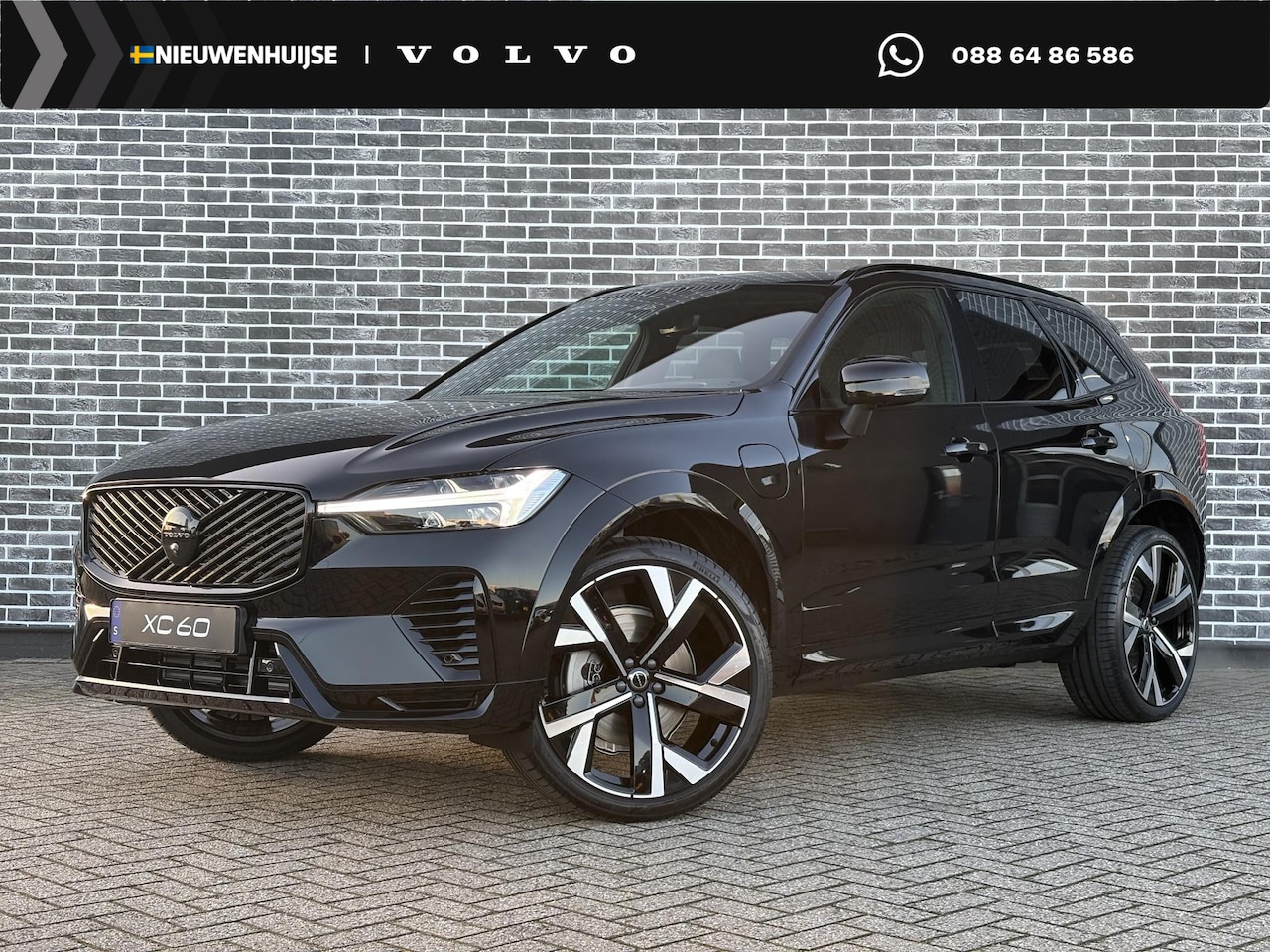 Volvo XC60 - 2.0 T6 Plug-in hybrid AWD Plus Black Edition | Schuif/kanteldak | Lichtmetalen velgen 22" - AutoWereld.nl