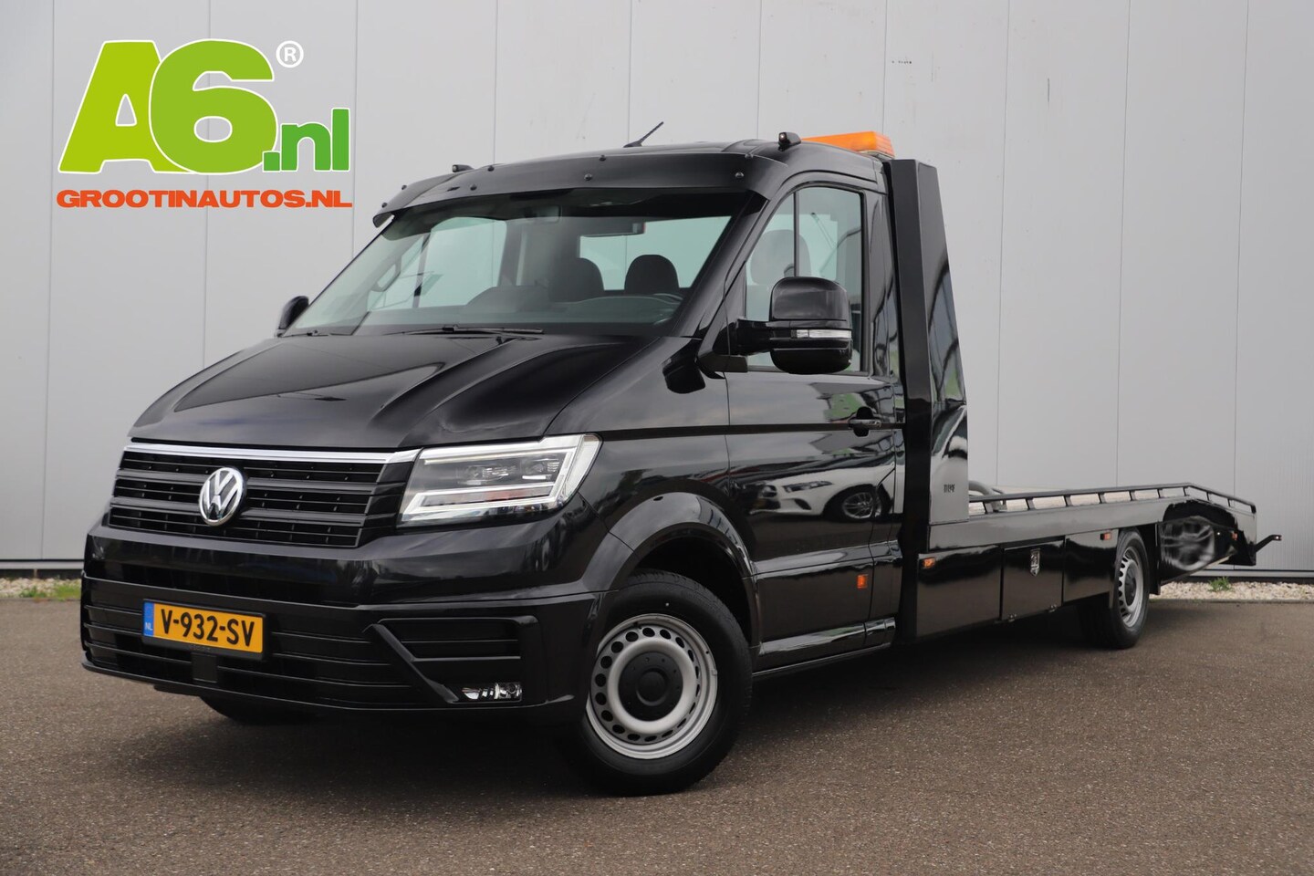 Volkswagen Crafter - 35 2.0 TDI L4 4Motion Highline 177PK Automaat TIJHOF Luchtvering Deep Black Metallic Stuur - AutoWereld.nl