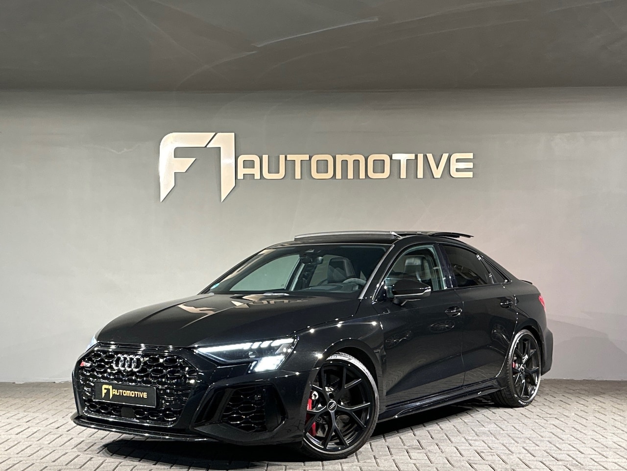Audi RS3 - Limousine 2.5 TFSI quattro Pano|B&O|HuD|Alcantara - AutoWereld.nl