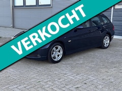 BMW 3-serie Touring - 318i ZEER NETTE AUTO - NWE APK - DEALER ONDERHOUDEN - TREKHAAK