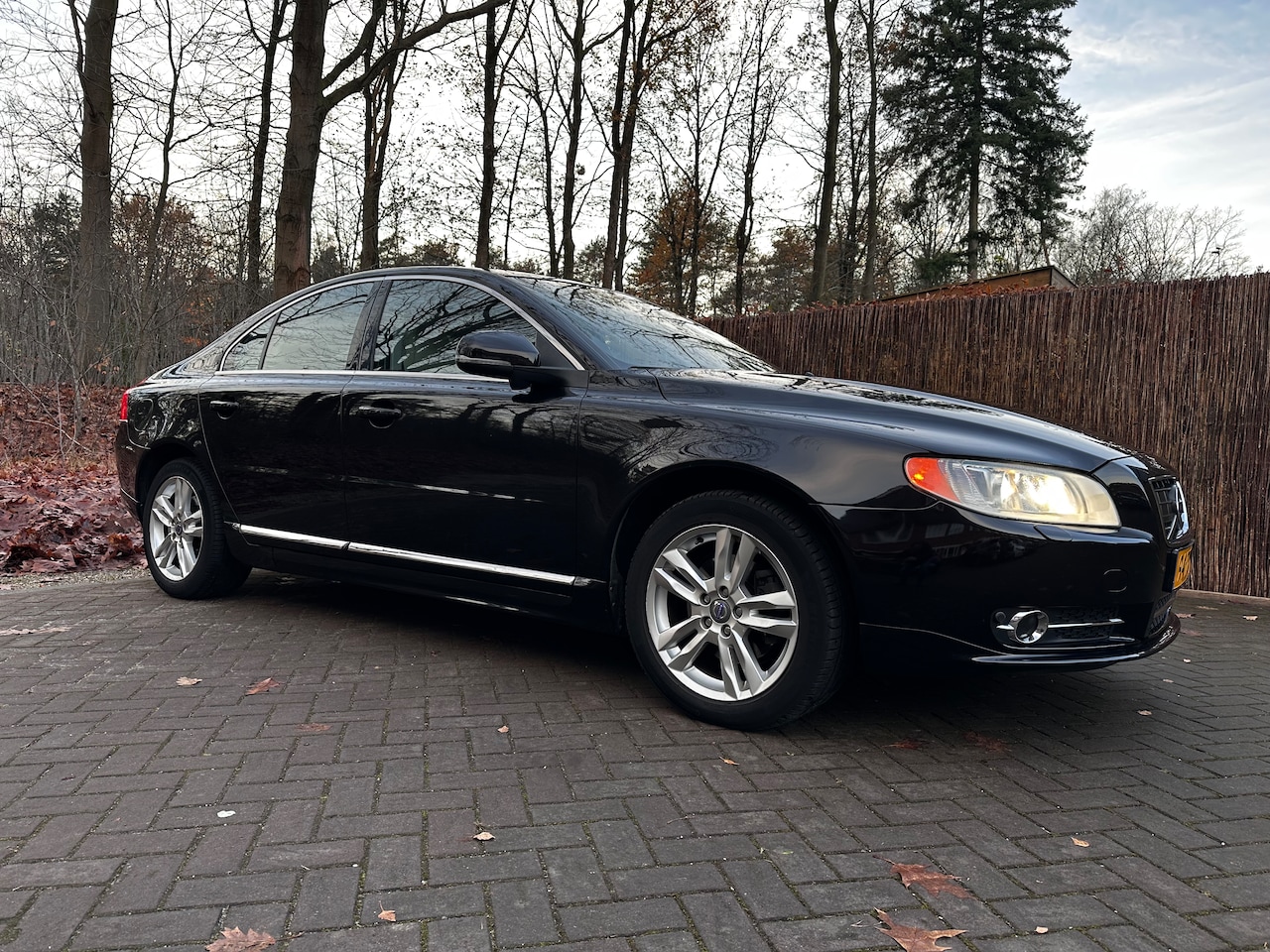 Volvo S80 - 2.0 T5 Limited Edition Leer Elektrische stoelen Panoramadak Dealeronderhouden! - AutoWereld.nl