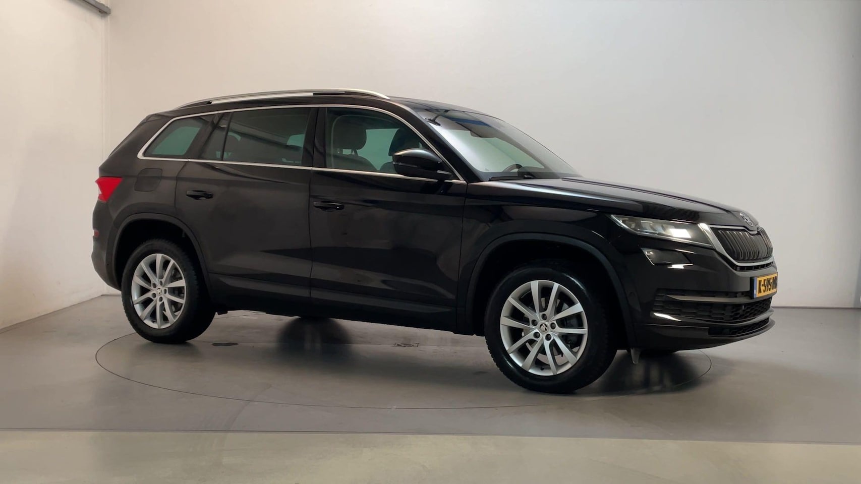 Skoda Kodiaq - 1.5 TSI 150pk DSG Style Panoramadak Leder Stoelverwarming NAvigatie Parkeersensoren - AutoWereld.nl