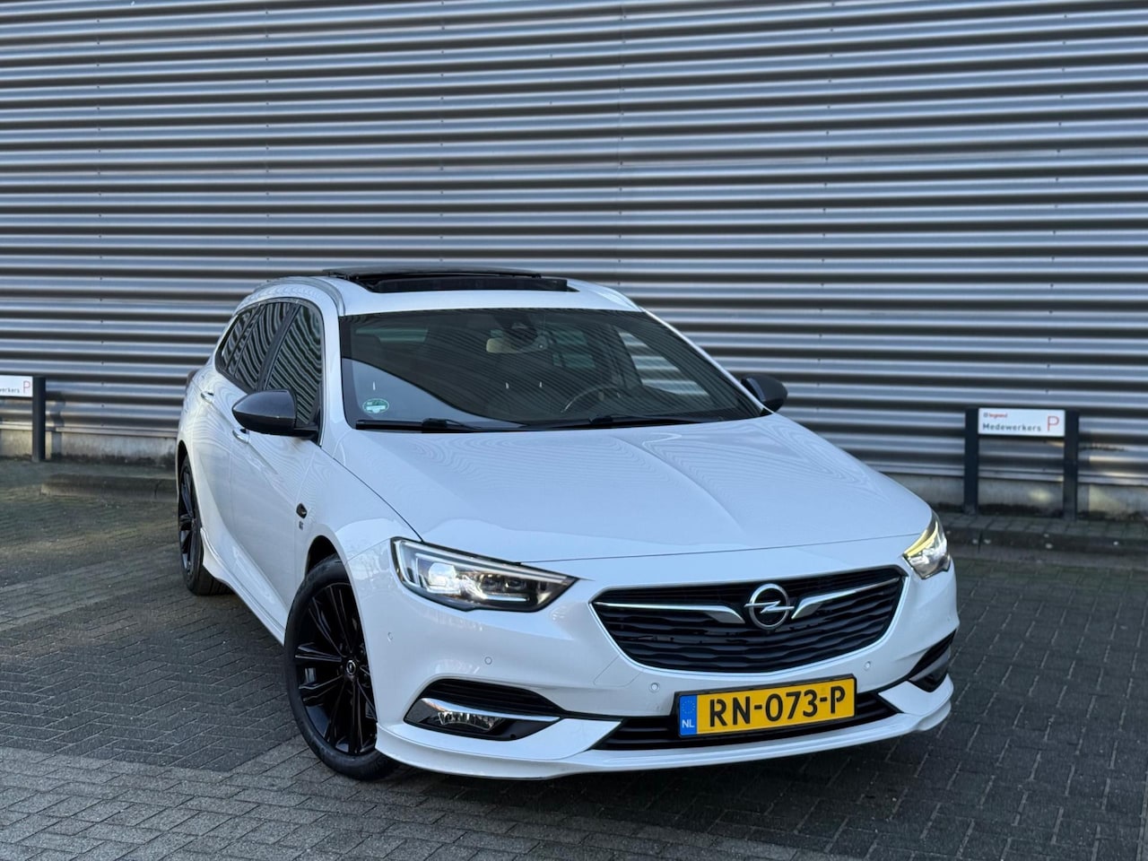 Opel Insignia Sports Tourer - 1.6 CDTI EcoTec OPC LINE (bj 2018) MATRIX|PANO|CAM|PARELMOER - AutoWereld.nl