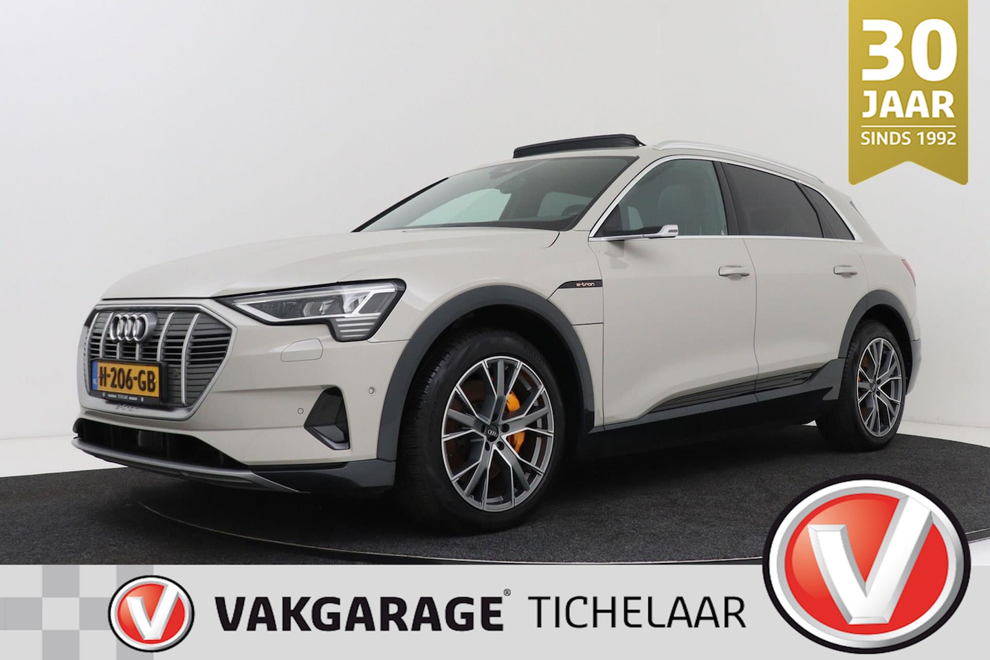 Audi e-tron - E-tron 55 quattro advanced Pro Line Plus 95 kWh | Leer/alcantara | Panoramdak | Virtuele s - AutoWereld.nl