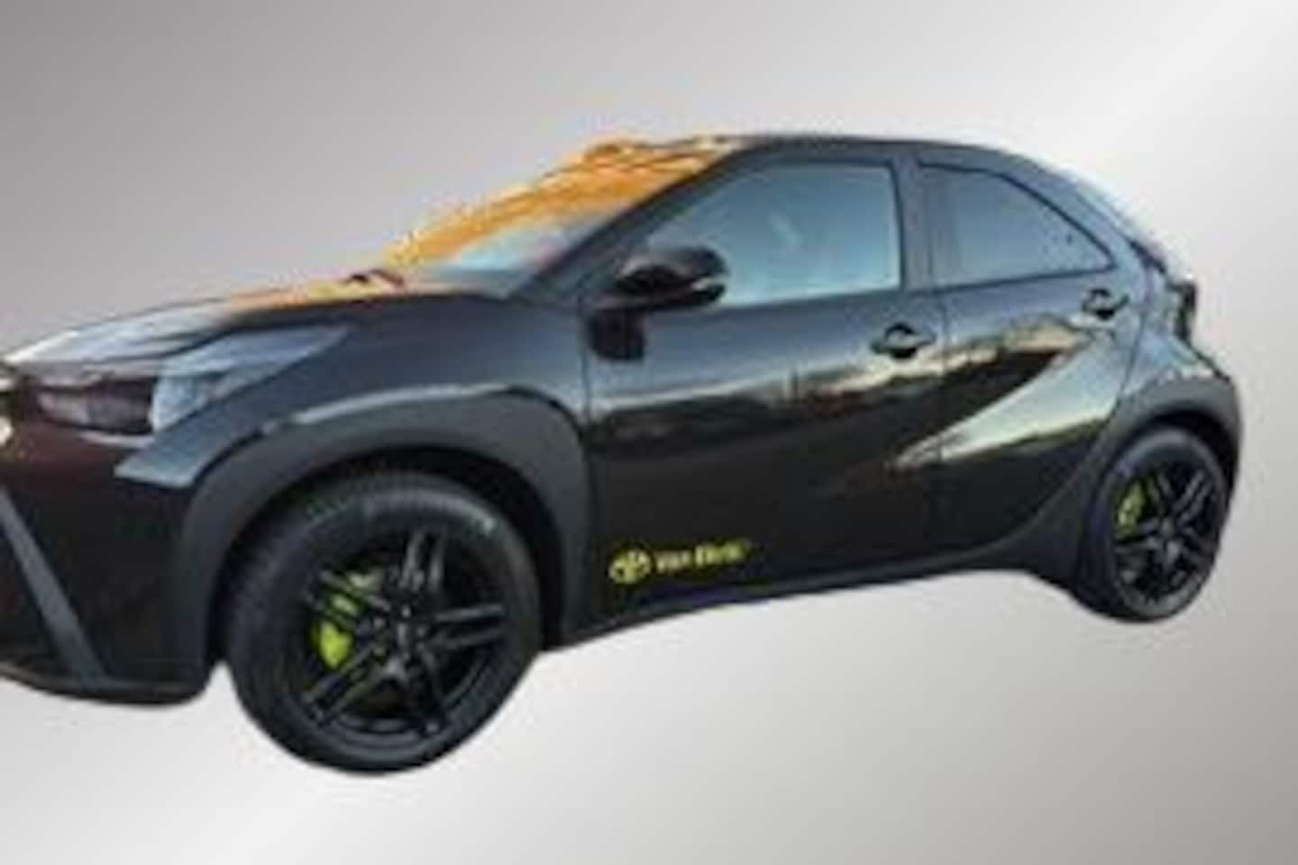 Toyota Aygo X - Hybrid 115 play Green, Lm velgen, Getinte ramen, All season banden, Groene Remklauwen. - AutoWereld.nl