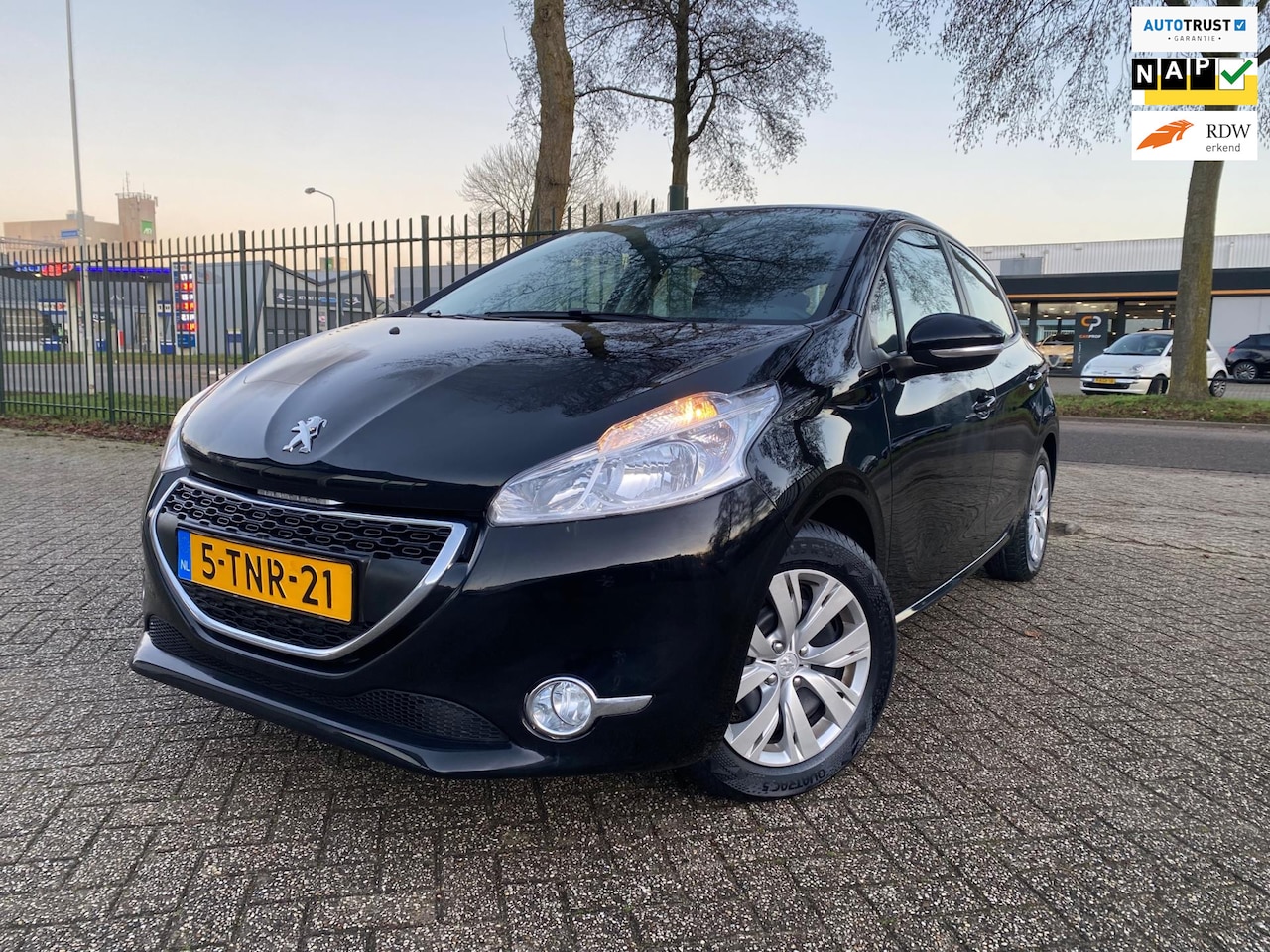 Peugeot 208 - 1.2 e-VTi Envy Cruise Tel Navigatie Pdc Km 59263 - AutoWereld.nl
