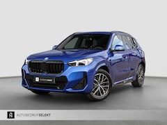 BMW X1 - SDrive20i M-Sport - 360 CAMERA - HEAD UP - SFEERVERLICHTING - CARPLAY - ADAPTIVE CRUISE
