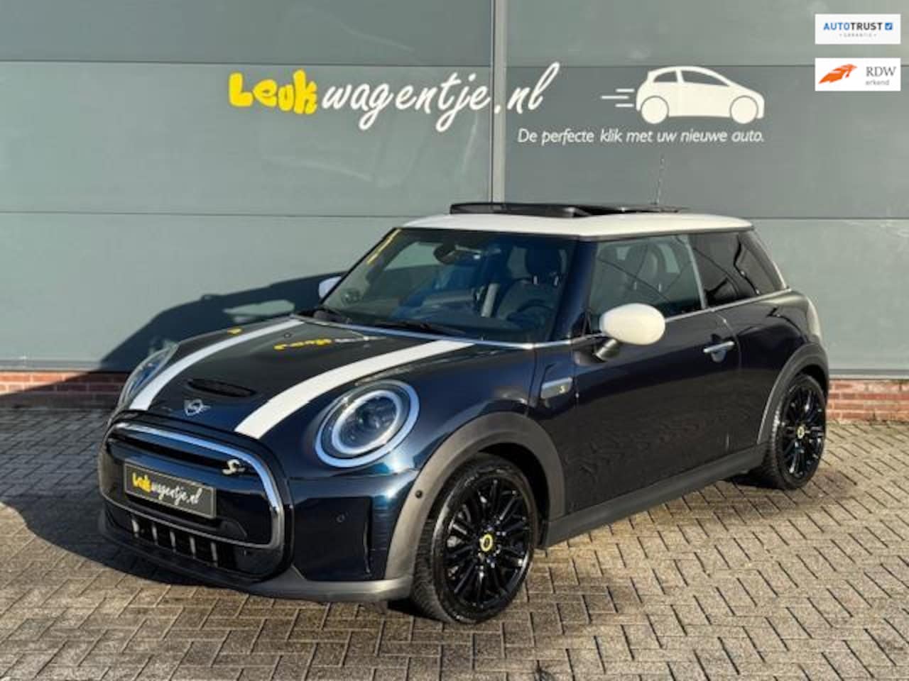 MINI Mini-Electric - Collect. 33 kWh *schuifdak *carplay *leer - AutoWereld.nl