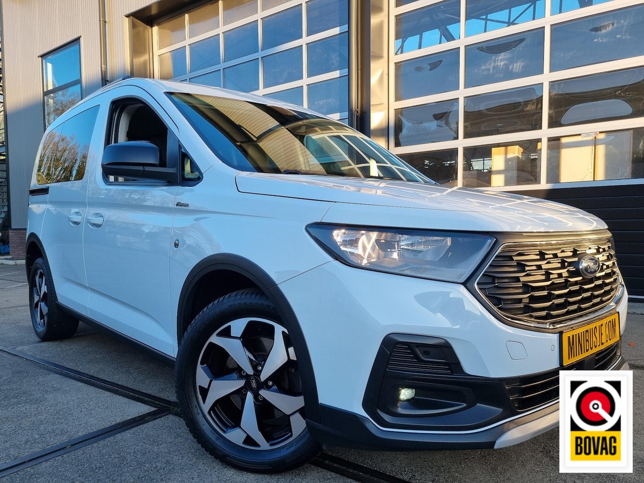 Ford Tourneo Connect - 1.5 Active NAVI / CRUISE / PDC / AIRCO ECC - AutoWereld.nl