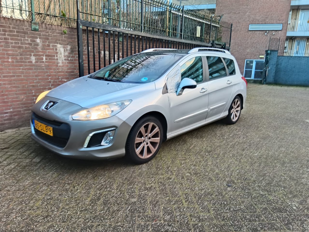 Peugeot 308 SW - 1.6 THP Signature Alleen voor export of handel. Geen APK - AutoWereld.nl