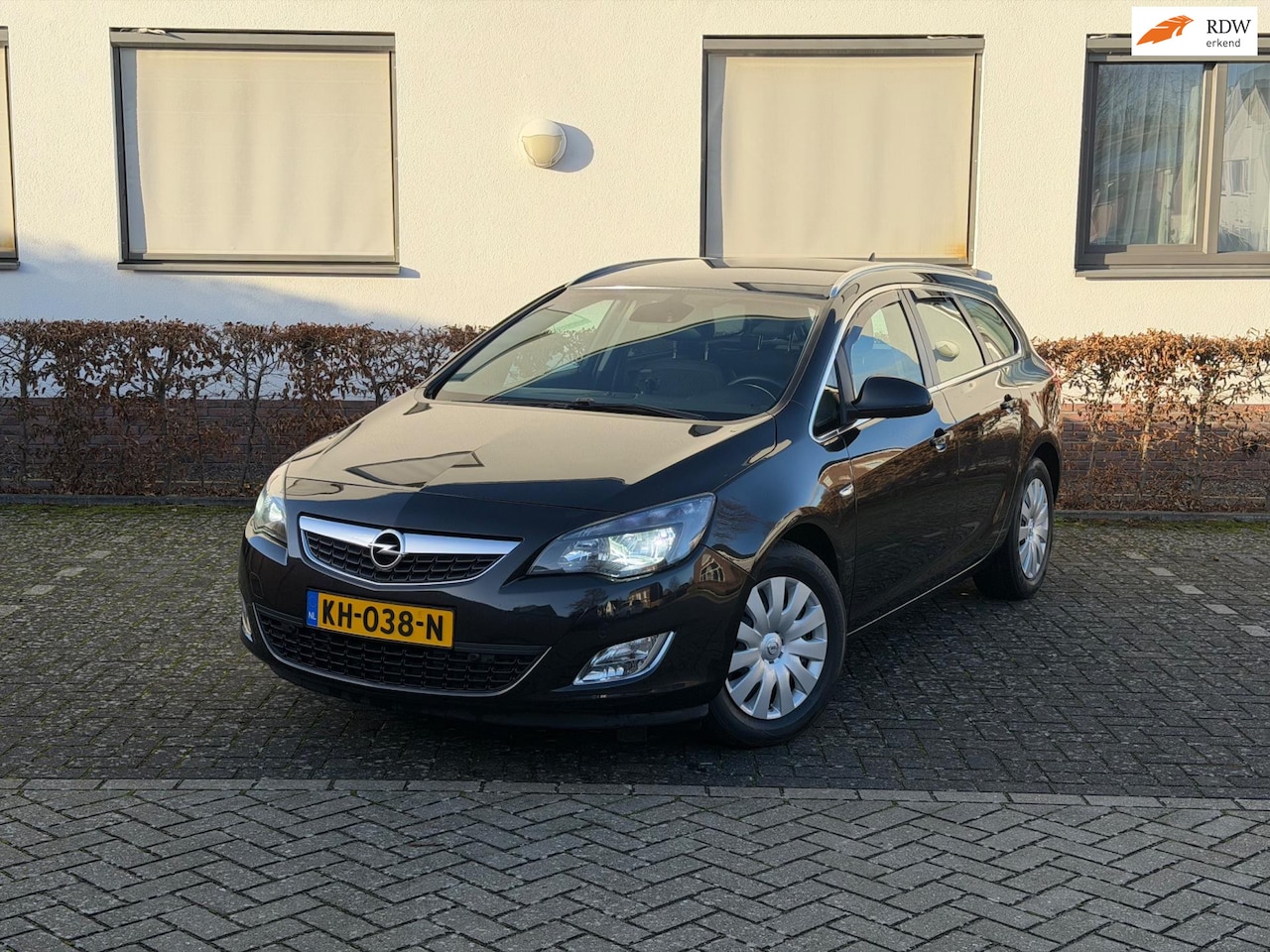Opel Astra Sports Tourer - 1.7 CDTi Cosmo NAP APK TREKHAAK LEER NETTE AUTO!! - AutoWereld.nl