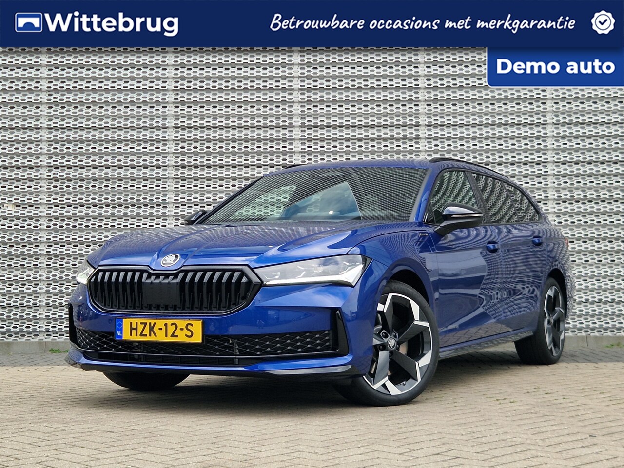 Skoda Superb Combi - 1.5 TSI PHEV Sportline Business Trekhaak / 19'' velgen - AutoWereld.nl