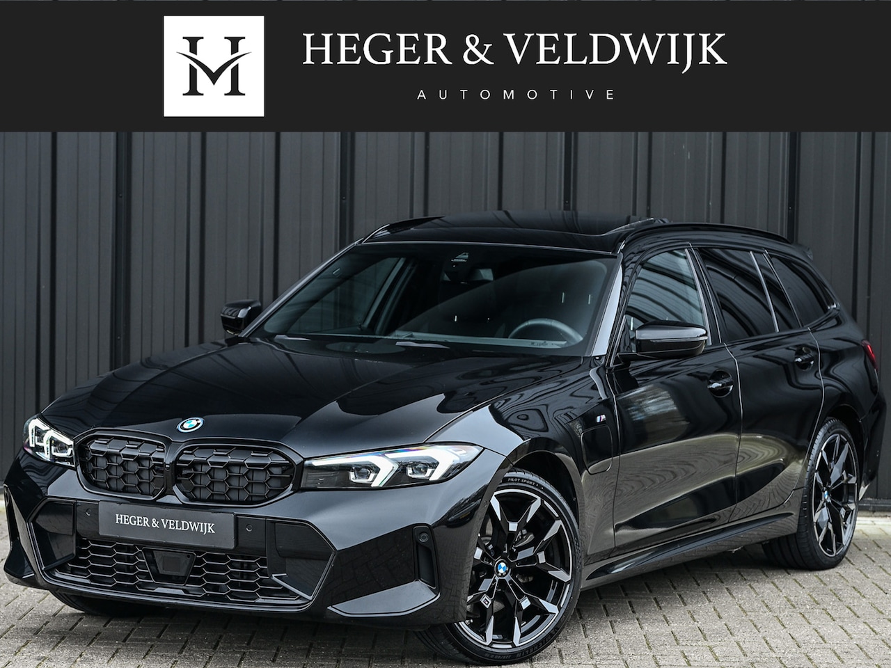 BMW 3-serie Touring - 330e xDrive · M sport · Accu 19,5kWh · Trekhaak · Panoramadak · Active Cruise · Panoramada - AutoWereld.nl
