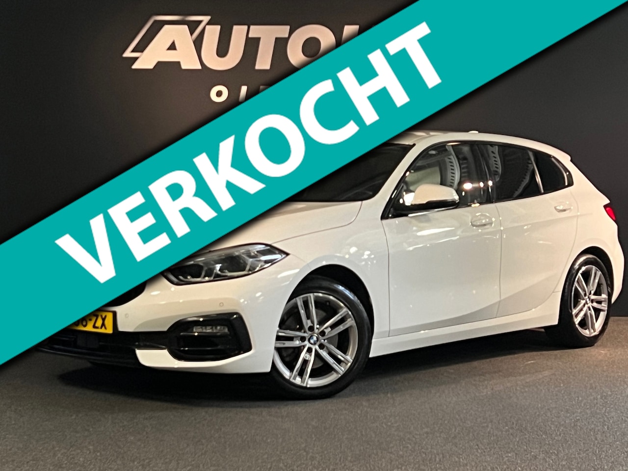 BMW 1-serie - 118i Executive Edition Led/ Carplay/ Navi/ Shadowline/ PDC/ Clima/ Cruise control - AutoWereld.nl