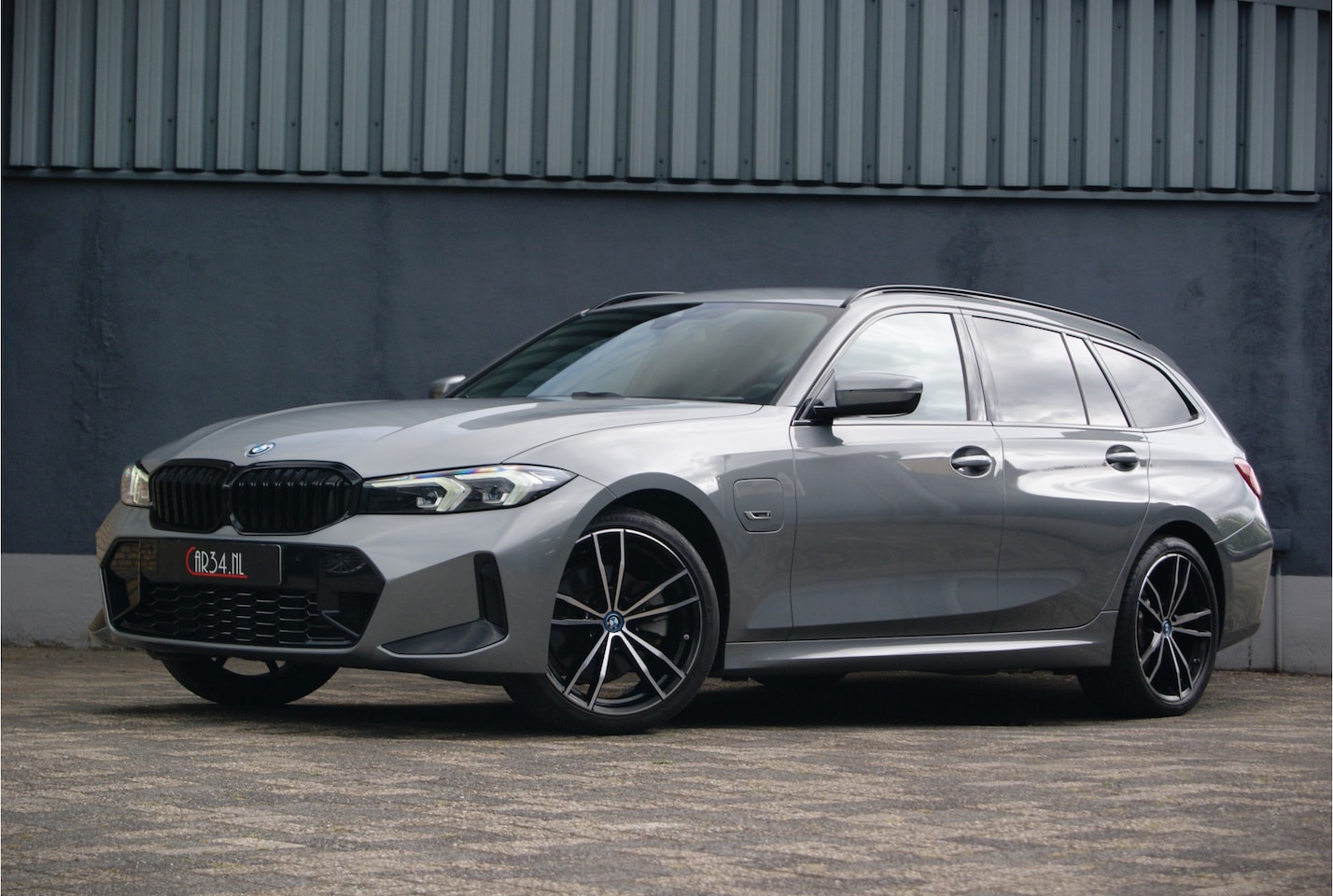 BMW 3-serie Touring - Facelift 320e 204PK xDrive M-Sport Shadow/Widescreen/Harman-Kardon//Keyless/Leder/Soh89% A - AutoWereld.nl