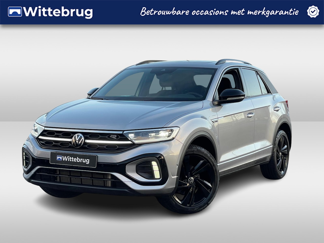 Volkswagen T-Roc - 1.5 TSI 150PK DSG R-Line / Panoramadak / Trekhaak / Black Style / Achteruitrijcamera / 18 - AutoWereld.nl