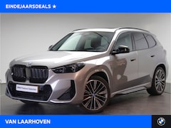 BMW iX1 - xDrive30 High Executive M Sport / Panoramadak / Sportstoelen / Adaptieve LED / Comfort Acc