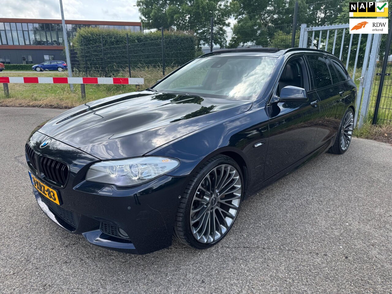 BMW 5-serie Touring - 535d High Exe M Pakket Pano 21inch HuD 360cam - AutoWereld.nl