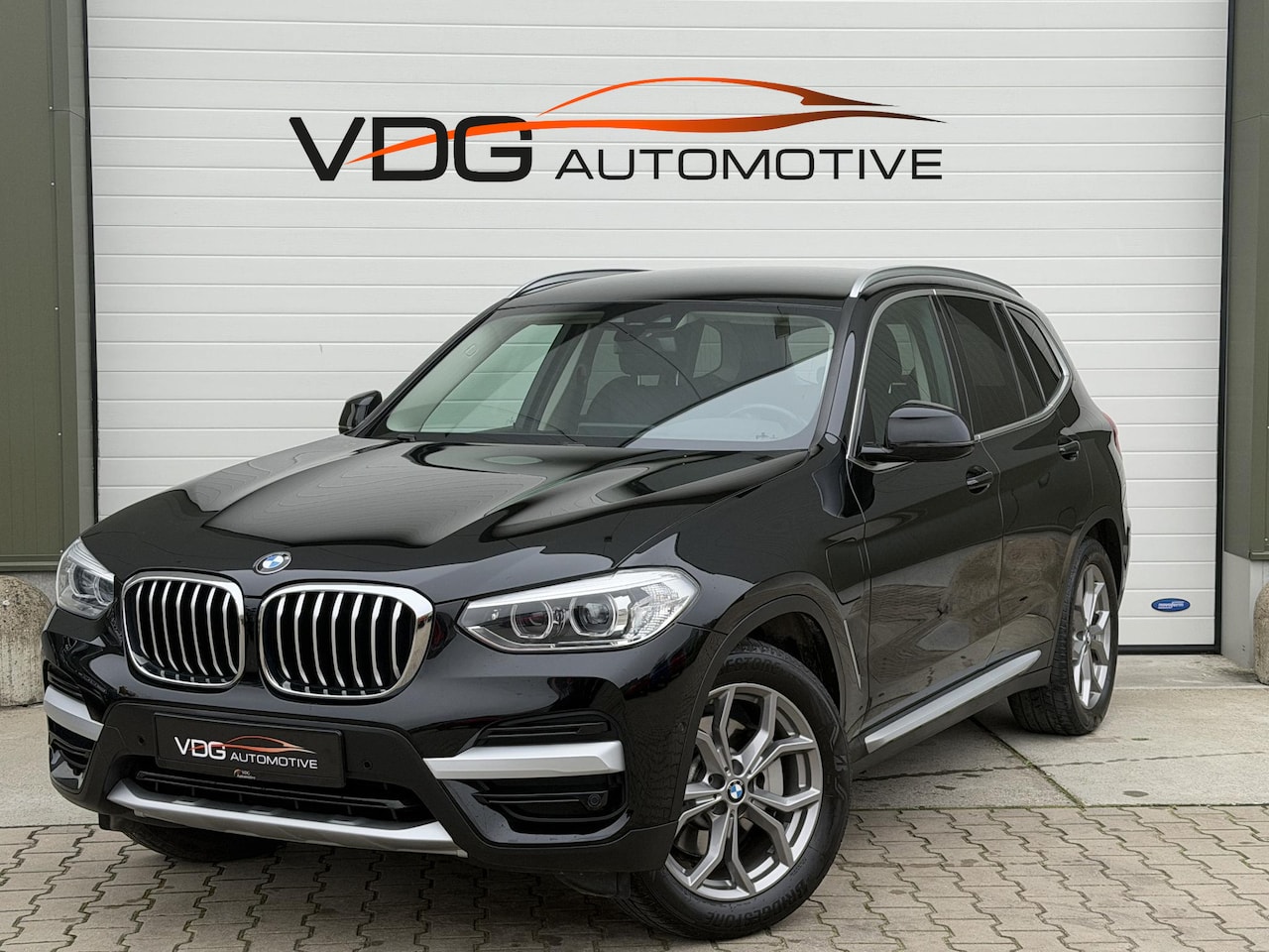 BMW X3 - xDrive30e High Executive / X-Line / Head up / Keyless / Trekhaak / Sportstoelen - AutoWereld.nl