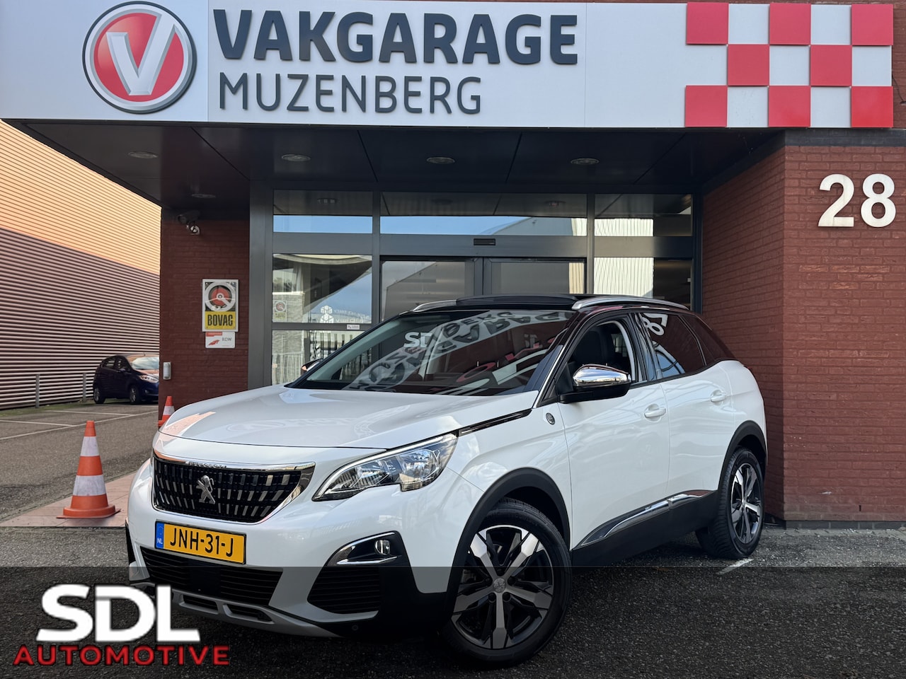 Peugeot 3008 - 1.2 PureTech Crossway 1e EIGENAAR!! // NAVI + CARPLAY // LED // PANO/SCHUIFKANTELDAK // CA - AutoWereld.nl
