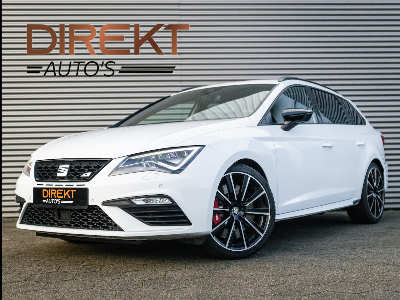 SEAT Leon ST - 2.0 TSI 4DRIVE PERFORMANCE PANO BREMBO CAMERA - AutoWereld.nl
