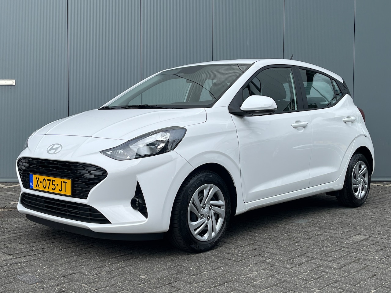 Hyundai i10 - 1.0 67pk Comfort | LED | Airco | Carplay | Navigatie | Bluetooth | Cruisecontrol | 1e Eige - AutoWereld.nl