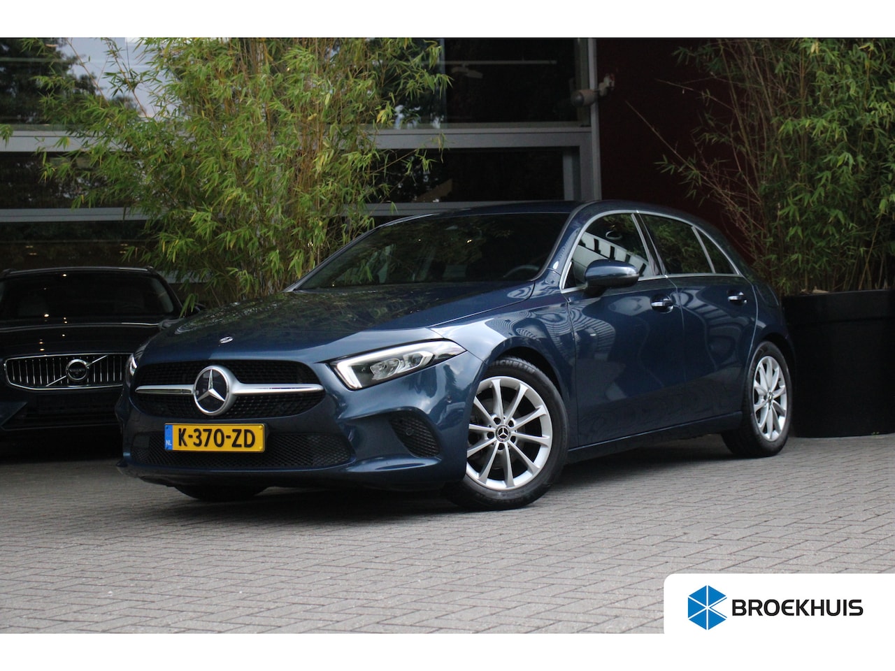 Mercedes-Benz A-klasse - 180 Advantage | Denim Blue | Camera | Stoelverwarming | Park Assist - AutoWereld.nl
