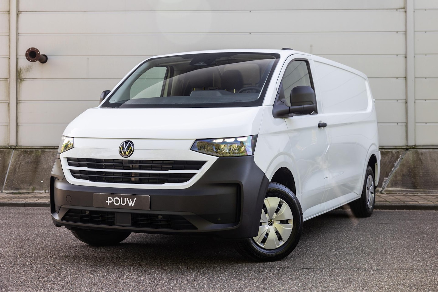 Volkswagen e-Transporter - 34 L2H1 136pk Life 64 kWh | Trekhaak | Navigatiesysteem - AutoWereld.nl