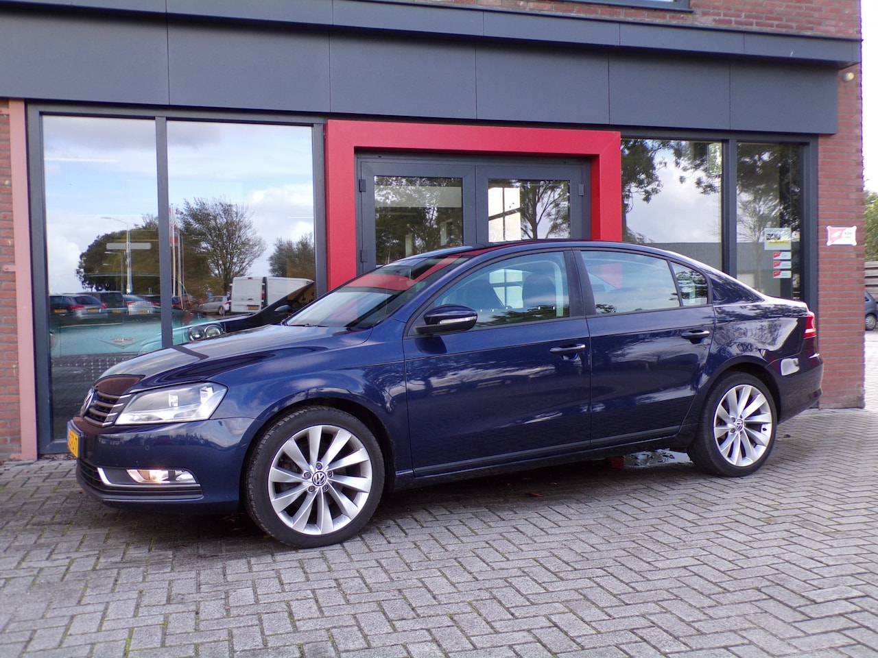 Volkswagen Passat - 1.6 TDI BLUEMOTION PDC V+A Navi Cruise NAP - AutoWereld.nl