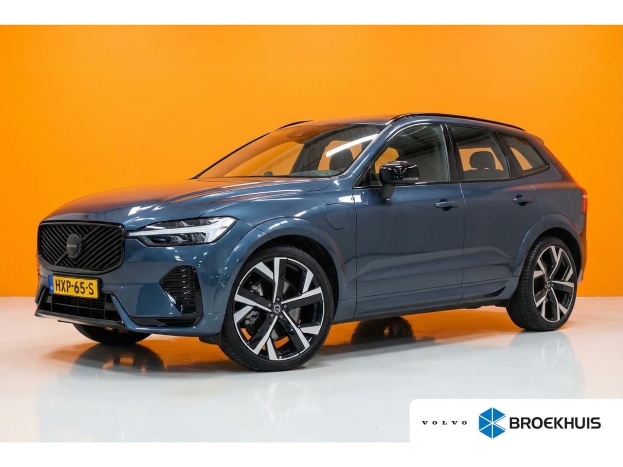 Volvo XC60 - 2.0 T6 Plug-in hybrid AWD Ultra Black Edition | Nieuw Model! | B&W | Luchtvering | Panoram - AutoWereld.nl