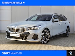 BMW 5-serie Touring - 530e M Sport Automaat / Trekhaak / Achteruitrijcamera / M Sportonderstel / Comfort Access