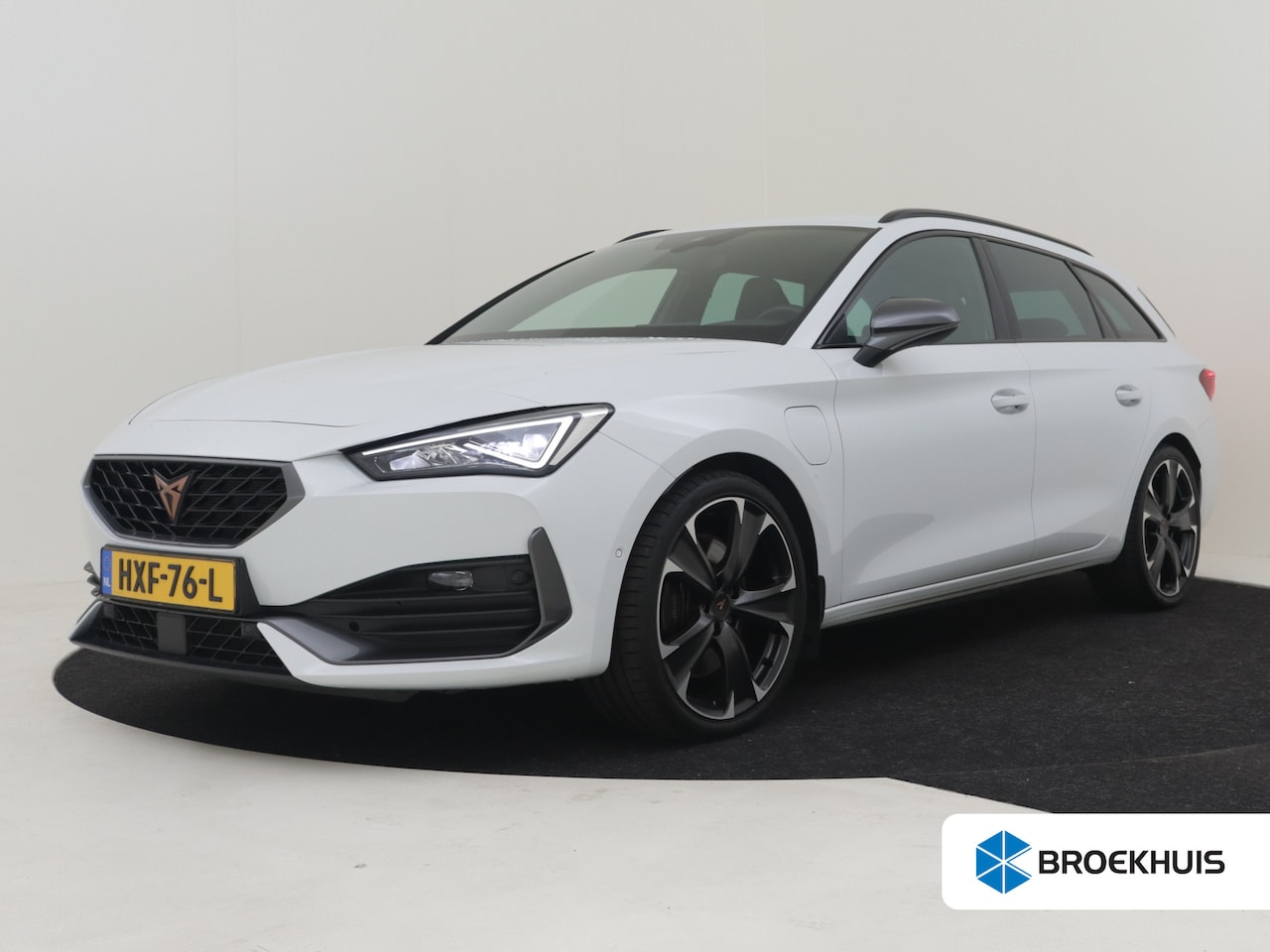 CUPRA Leon Sportstourer - 1.4 e-Hybrid VZ Performance 245pk | Trekhaak | Adaptief cruise control | Navigatie | Park - AutoWereld.nl