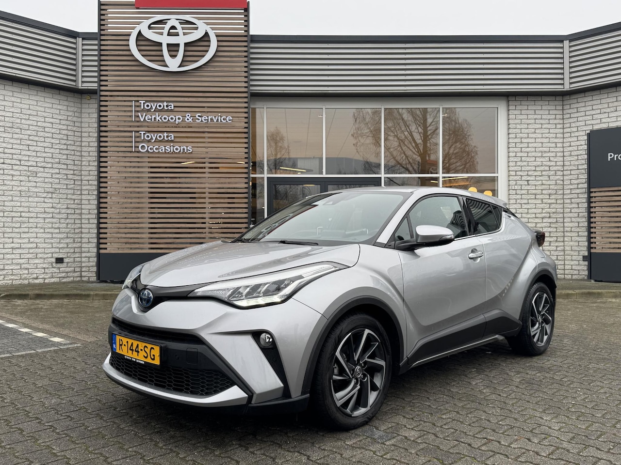 Toyota C-HR - 2.0 HYBRID DYNAMIC 184PK NAVI KEYLESS APPLE/ANDROID AD-CRUISE PARKSENSOREN 18"LMV NL-AUTO - AutoWereld.nl