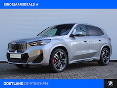 BMW iX1 - eDrive20 M Sport / Adaptieve LED / Sportstoelen / M Adaptief onderstel / Parking Assistant