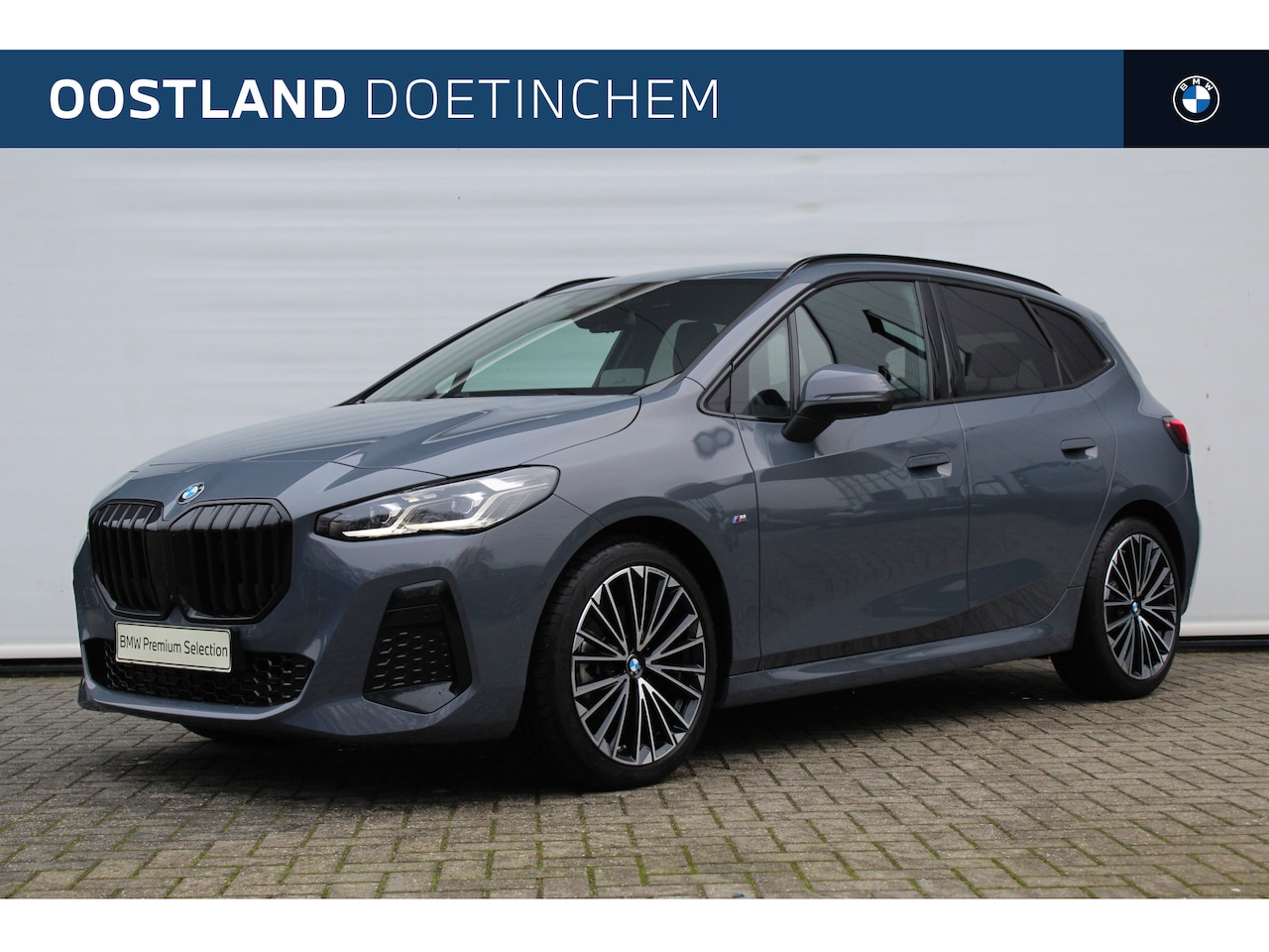 BMW 2-serie Active Tourer - 220i High Executive M Sport Automaat / Trekhaak / Sportstoelen / Stoelverwarming / Adaptie - AutoWereld.nl
