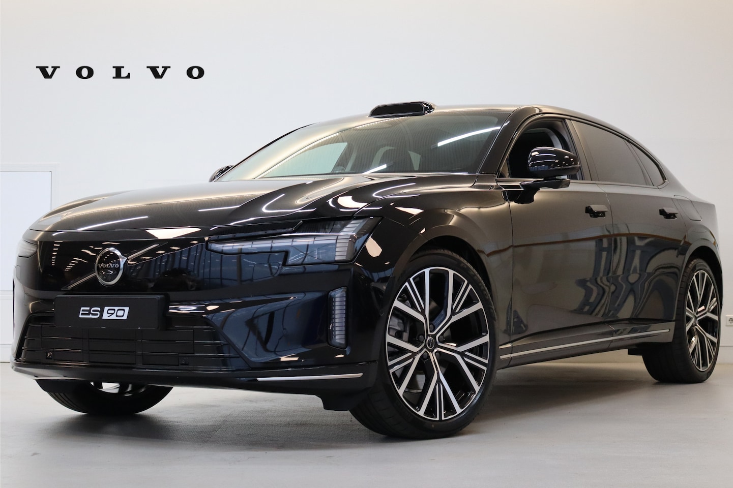 Volvo ES90 - Extended Range 333PK Ultra 92 kWh | Pilot Assist | 22" 5-Y-spaaks Glossy Black Diamond Cut - AutoWereld.nl