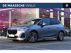 BMW 2-serie Active Tourer - 220i M Sport Automaat / Panoramadak / Trekhaak / Sportstoelen / Adaptieve LED / / Adaptief