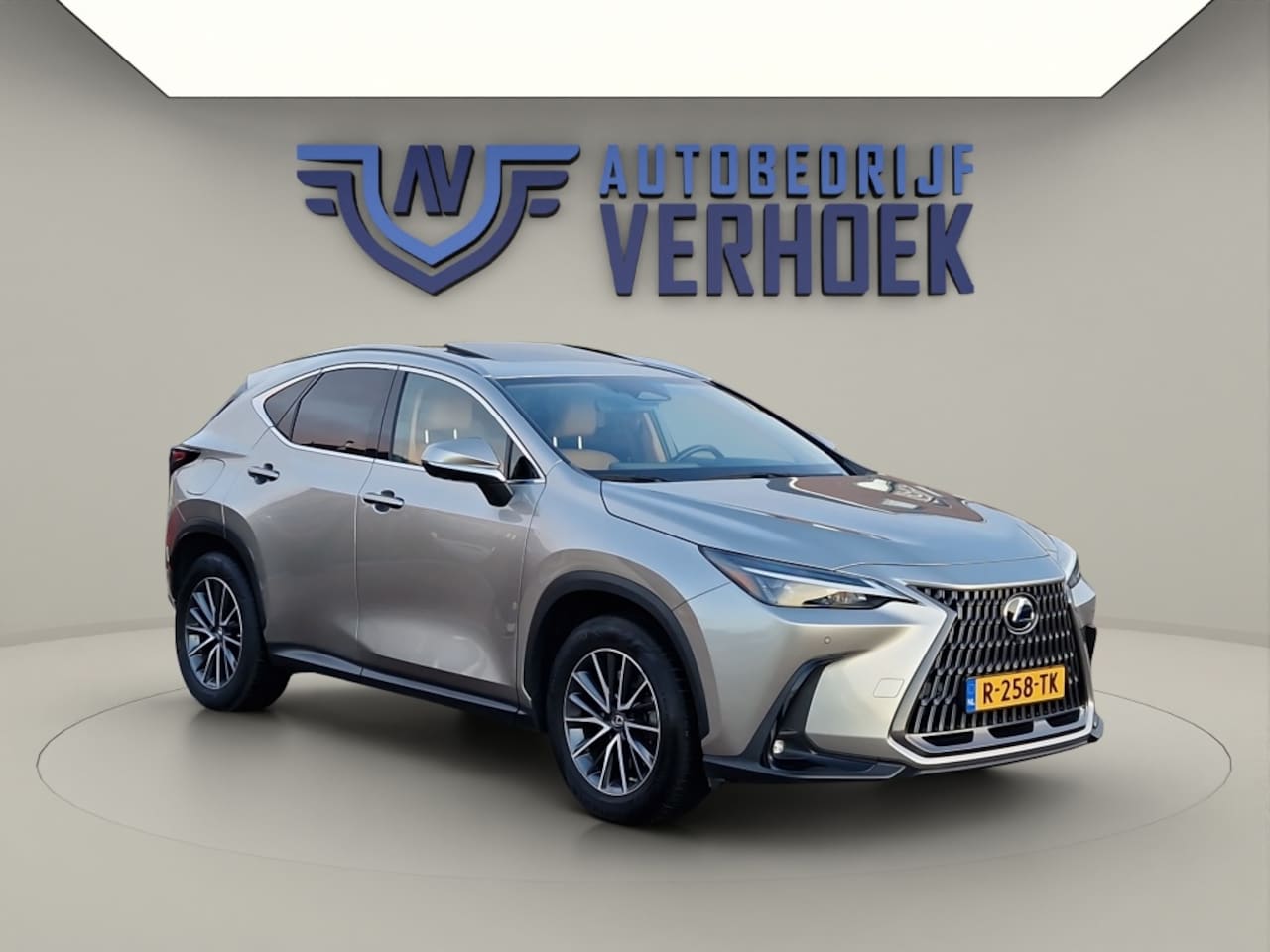 Lexus NX - 450h+ AWD Launch Edition NL Auto - Schuifdak - AutoWereld.nl