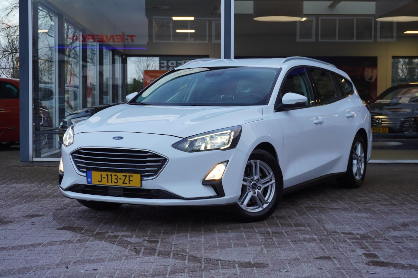 Ford Focus Wagon - 1.5 EcoBlue Edition Business 5deurs | Airco | Navigatie | Elek. Pakket | Camera| Vol optie - AutoWereld.nl