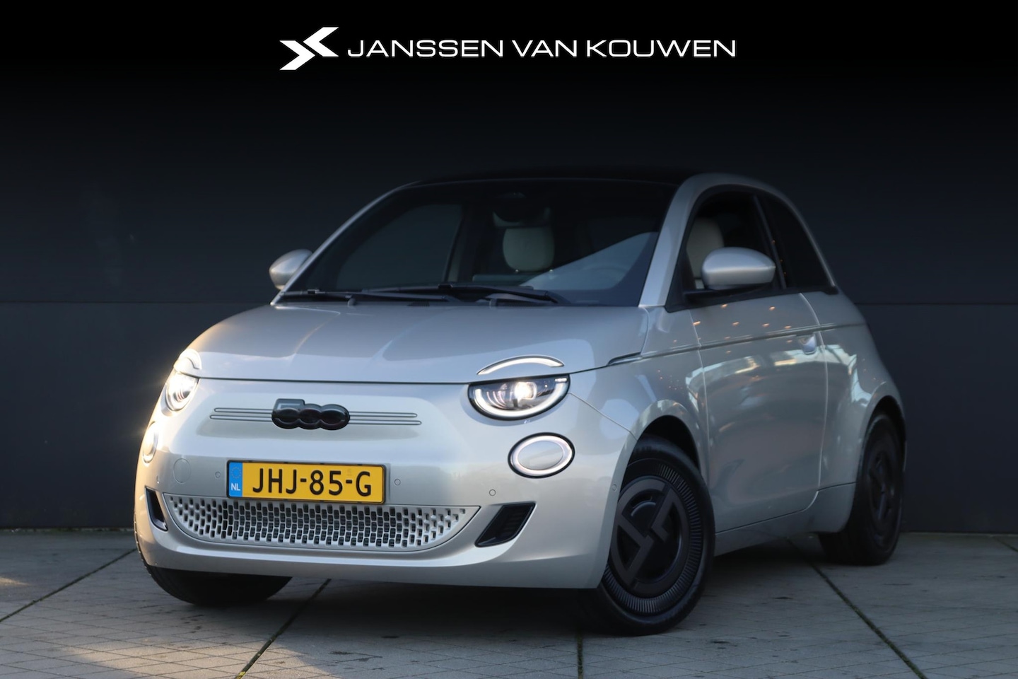Fiat 500 - Giorgio Armani Edition 42 kWh / Direct leverbaar / Actie / Fiat Amsterdam - AutoWereld.nl