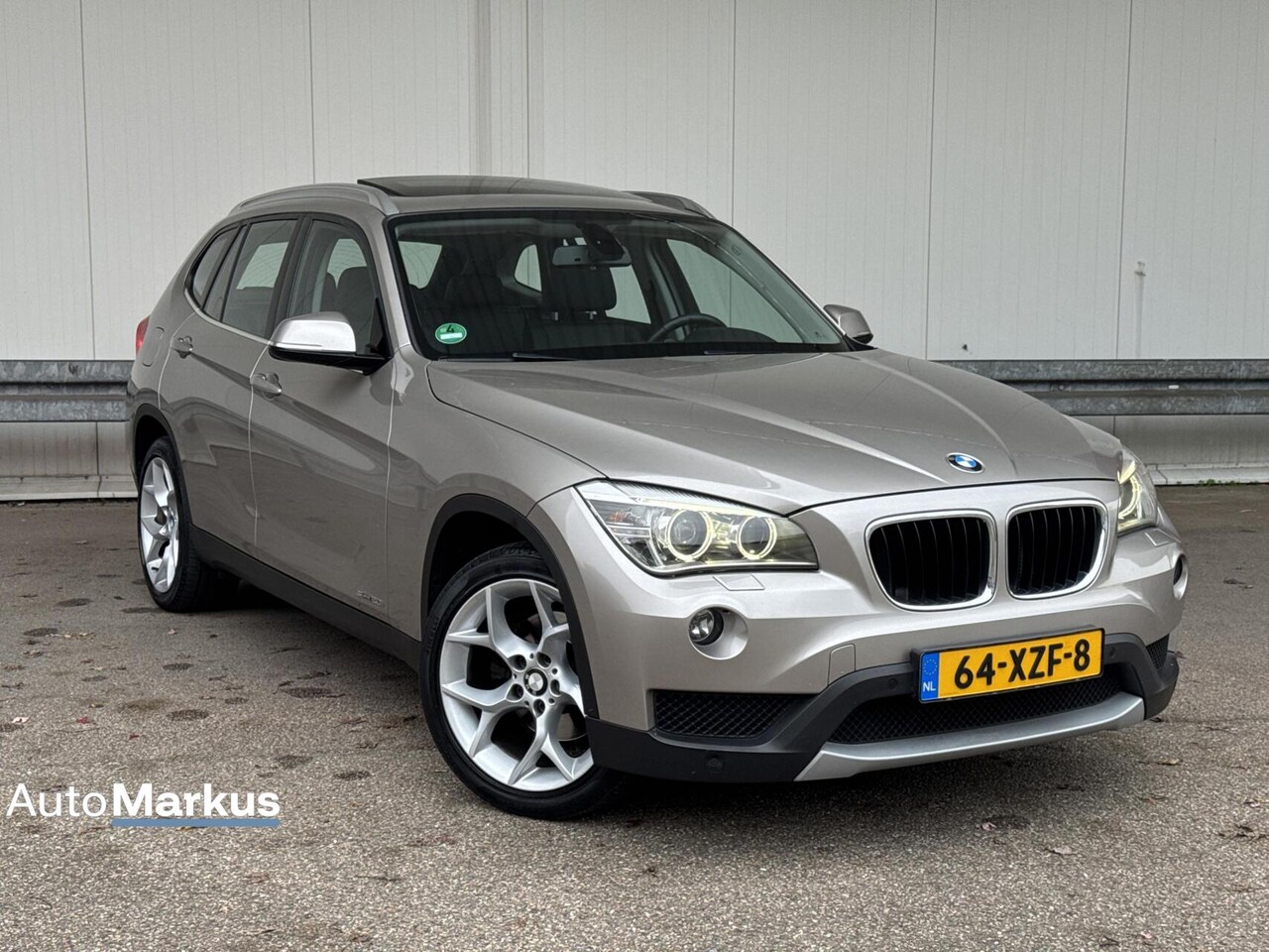 BMW X1 - sDrive 20i Automaat|Pano|Trekhaak|Xenon|Leder|NAP|18"|184PK|Navi|Cruise - AutoWereld.nl