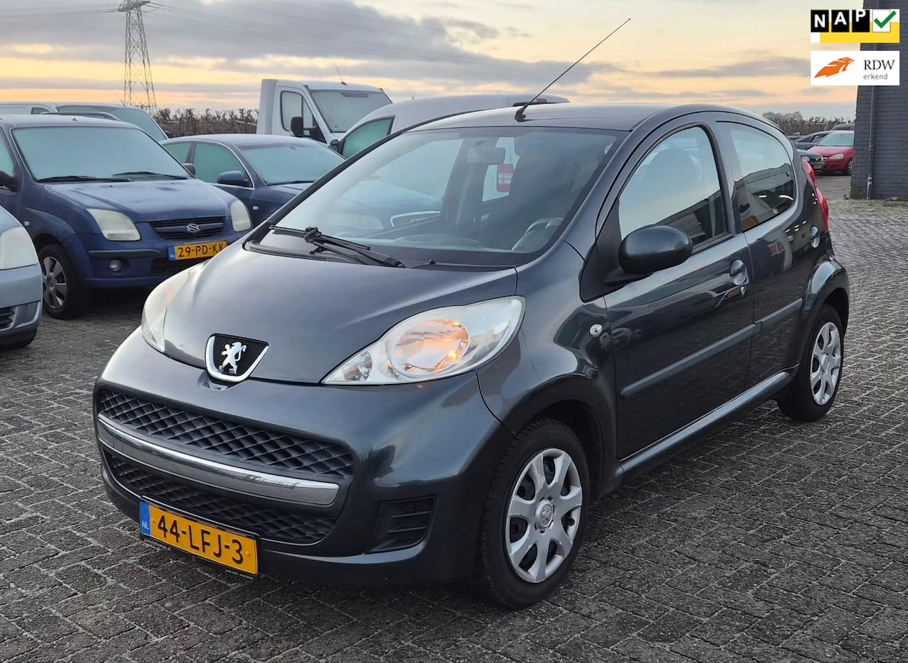 Peugeot 107 - 1.0-12V AIRCO, ELECTR RAMEN - AutoWereld.nl