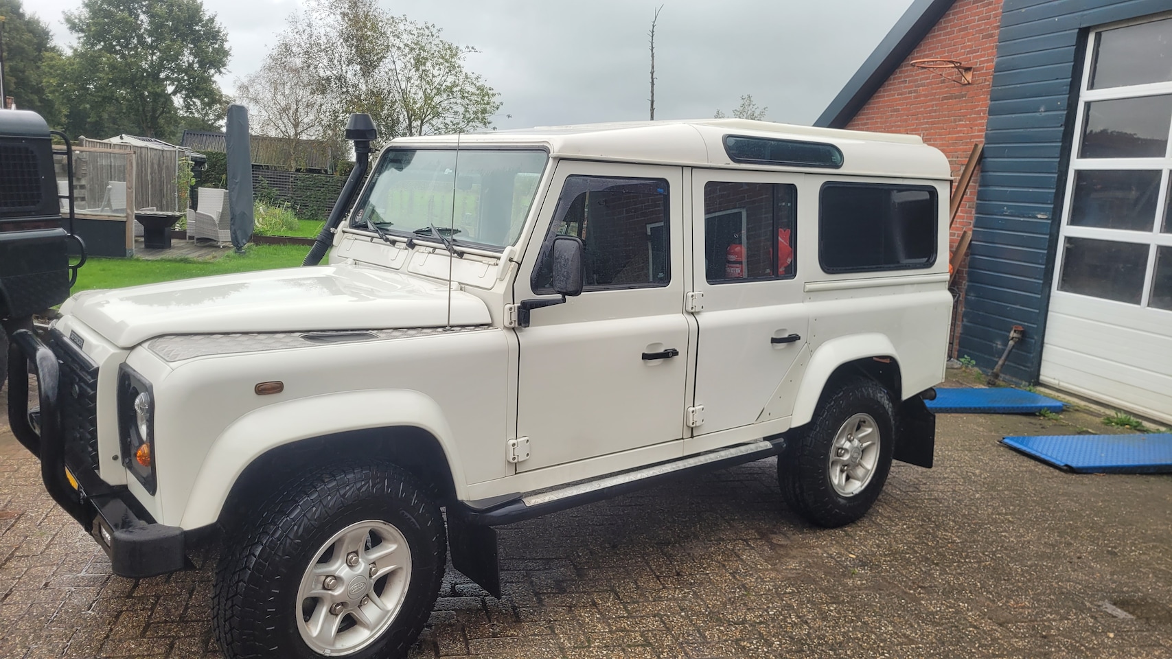 Land Rover Defender - 2.5 Td5 SW 110" S Cruise Control airco voorruitverwarming elektrische ramen .De TD5 heeft een Stage1tuning - AutoWereld.nl