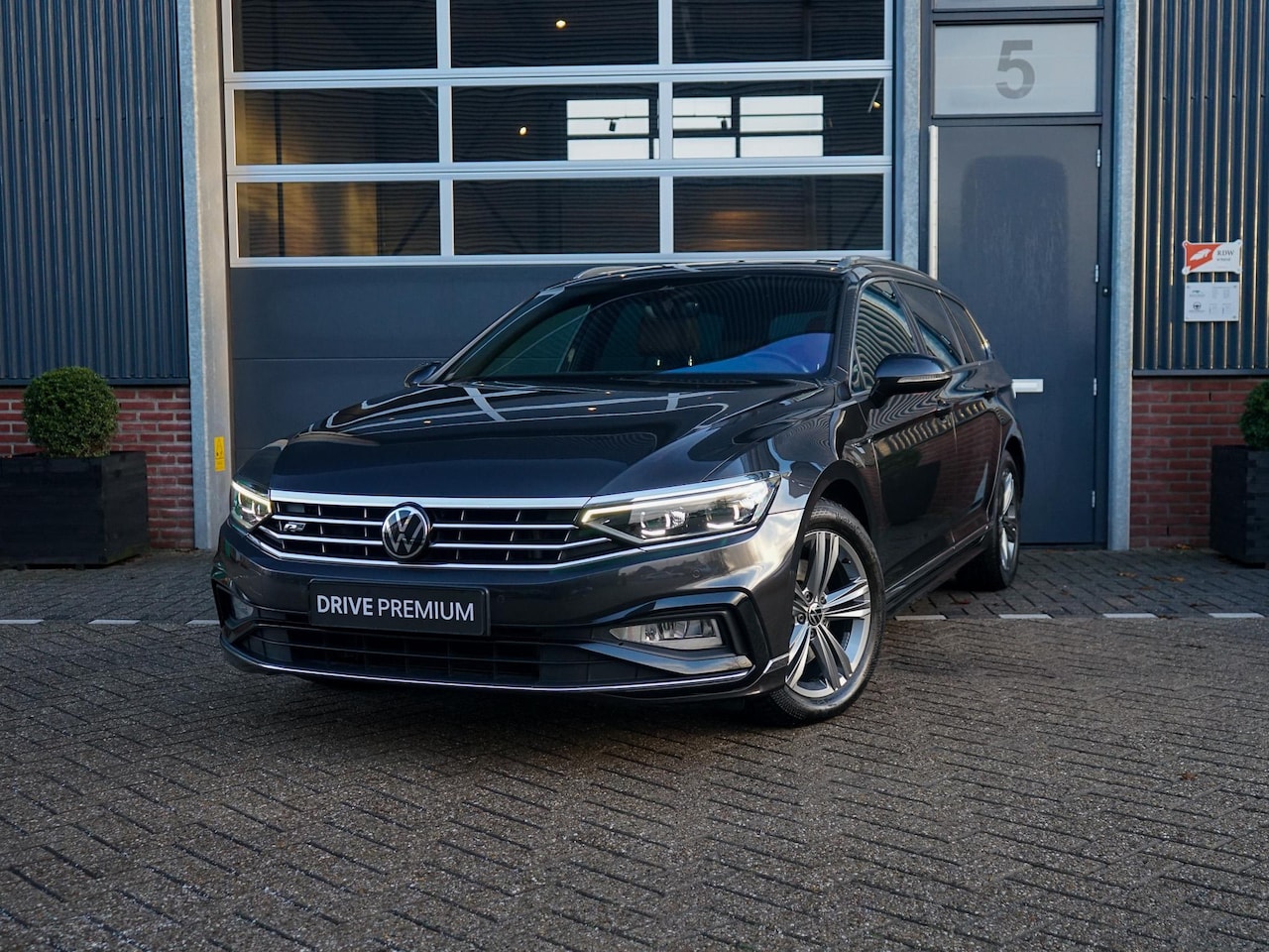 Volkswagen Passat Variant - 1.5 TSI R-Line Business + 1.5 TSI R-Line Business + - AutoWereld.nl