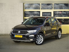 Volkswagen T-Roc - 1.5 TSI 150PK Automaat Style Business BJ2020 Lmv 17" | Led V+A | Navi | Pdc | Elek. achter
